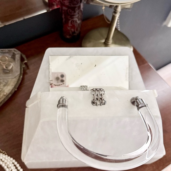 Vintage Lucite Purse: Circa 1940s-50s White w/Clear Handle : EUC : Rare Design - Picture 4 of 9